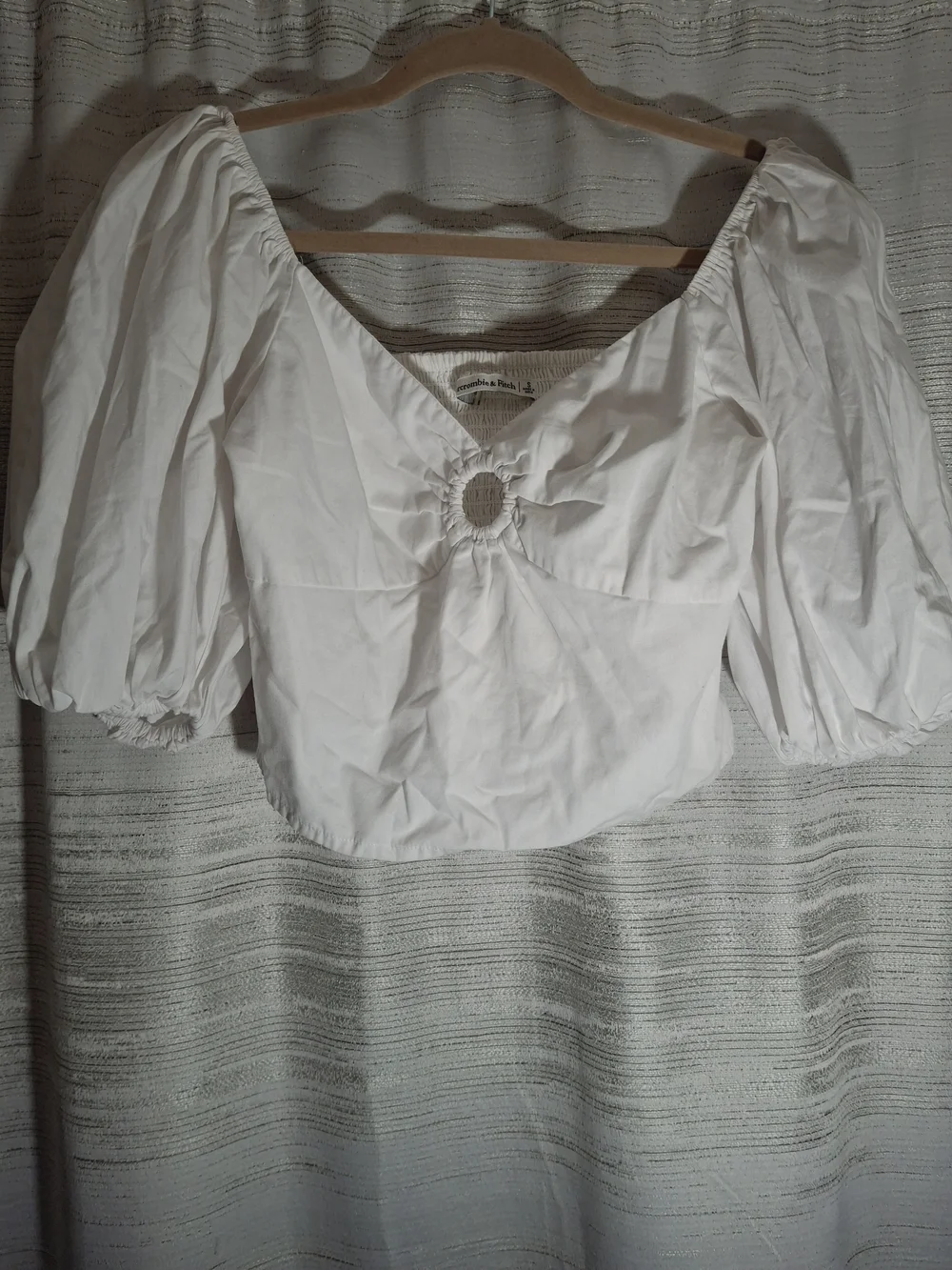 Abercrombie & Fitch White Puff Sleeve Crop Top with Center Ring
